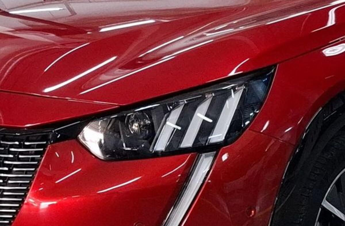 PEUGEOT 208 1.2 PureTech GT EAT8