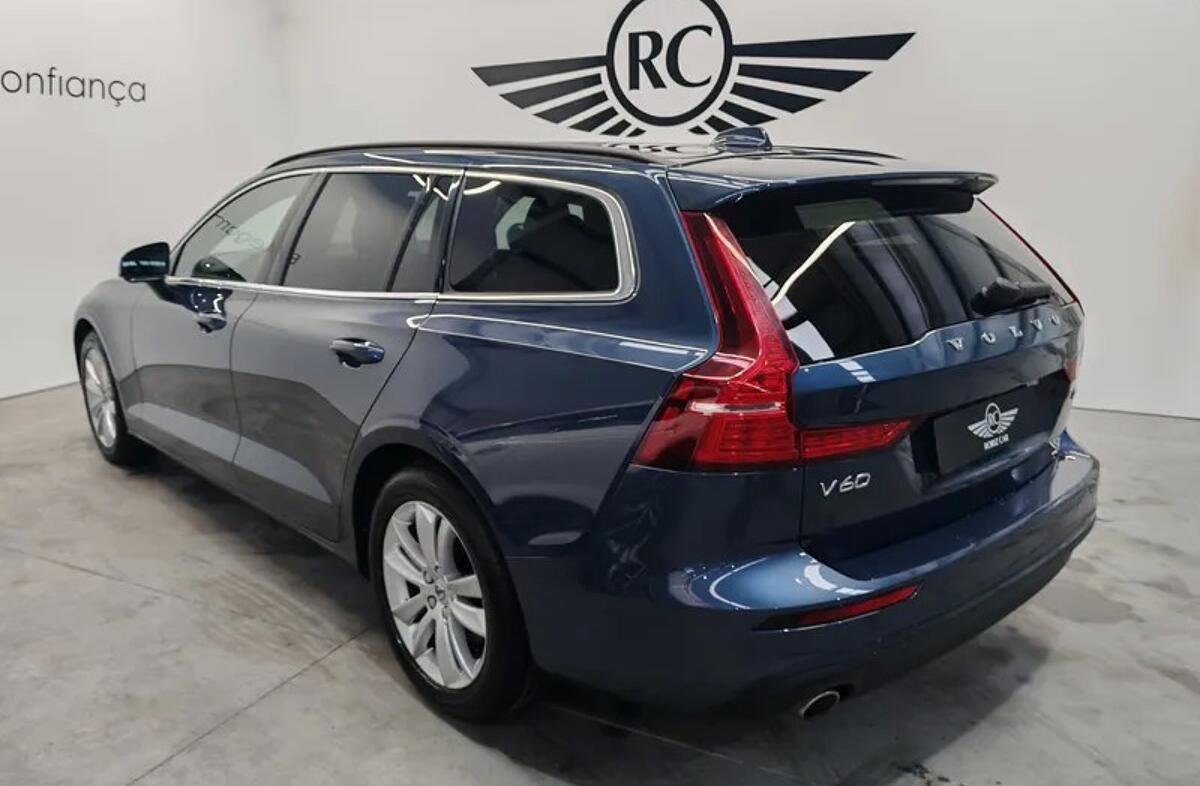 VOLVO V60 2.0 B4 Momentum Geartronic