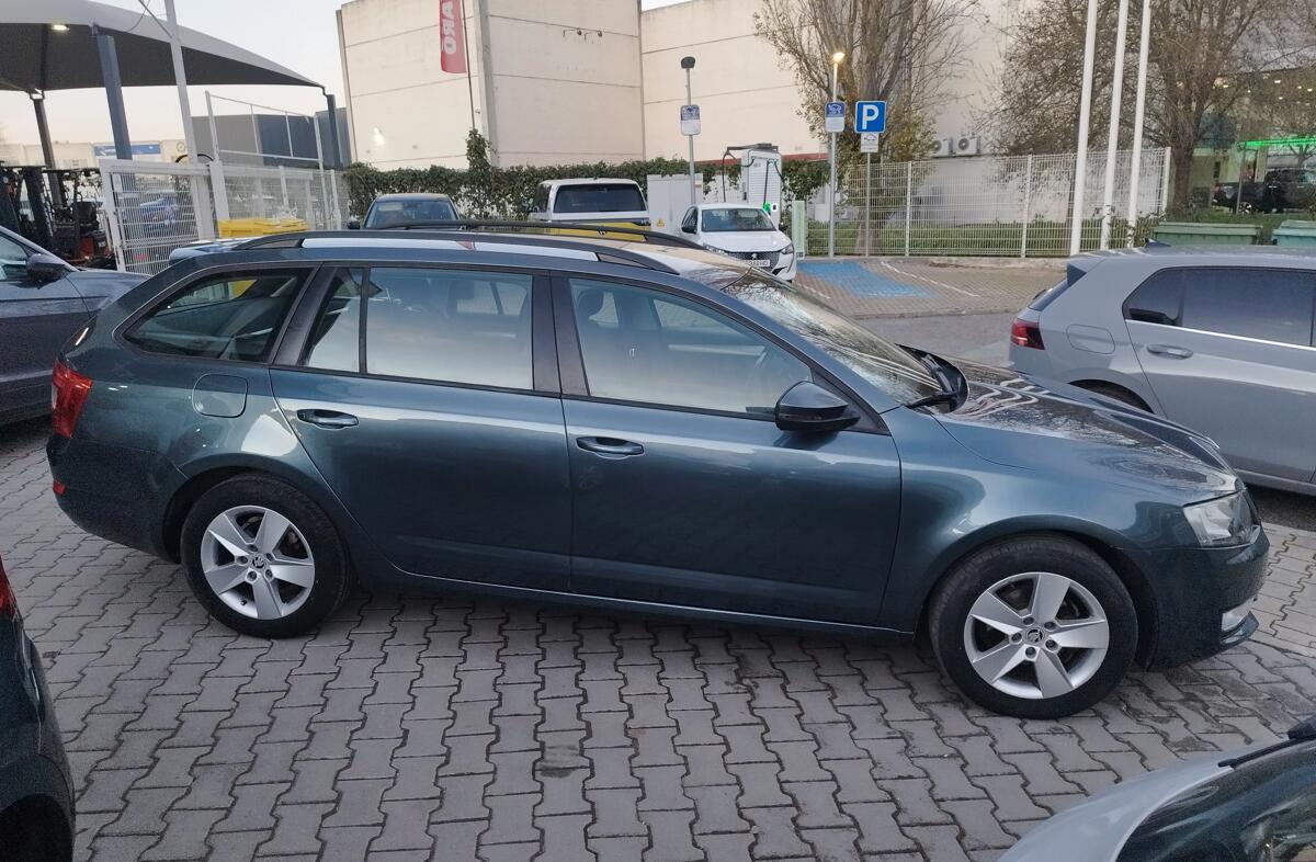 SKODA Octavia 1.6 TDi Ambition DSG