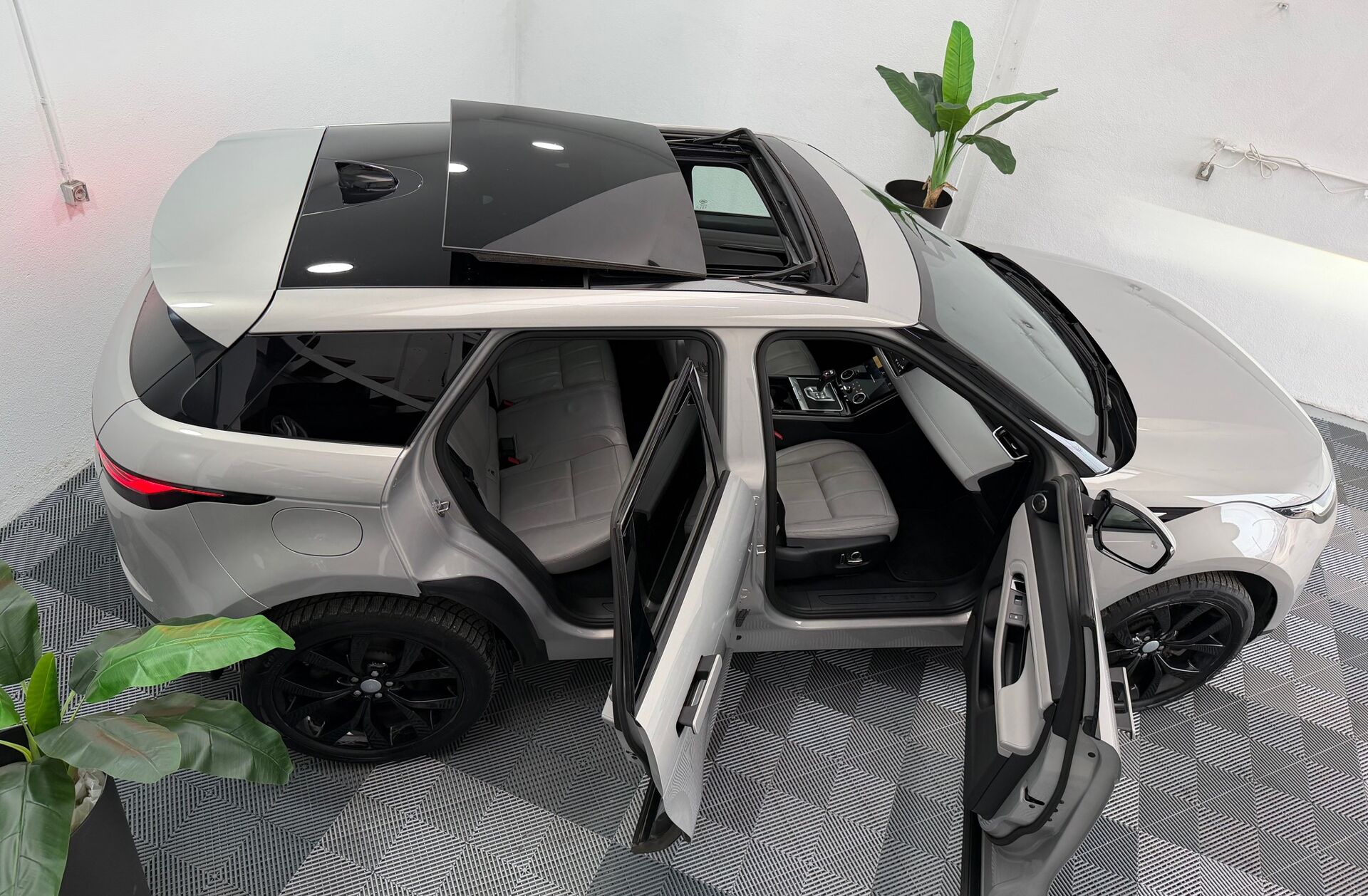 LAND ROVER Range Rover Evoque 1.5 P300e AWD R-Dynamic HSE Auto