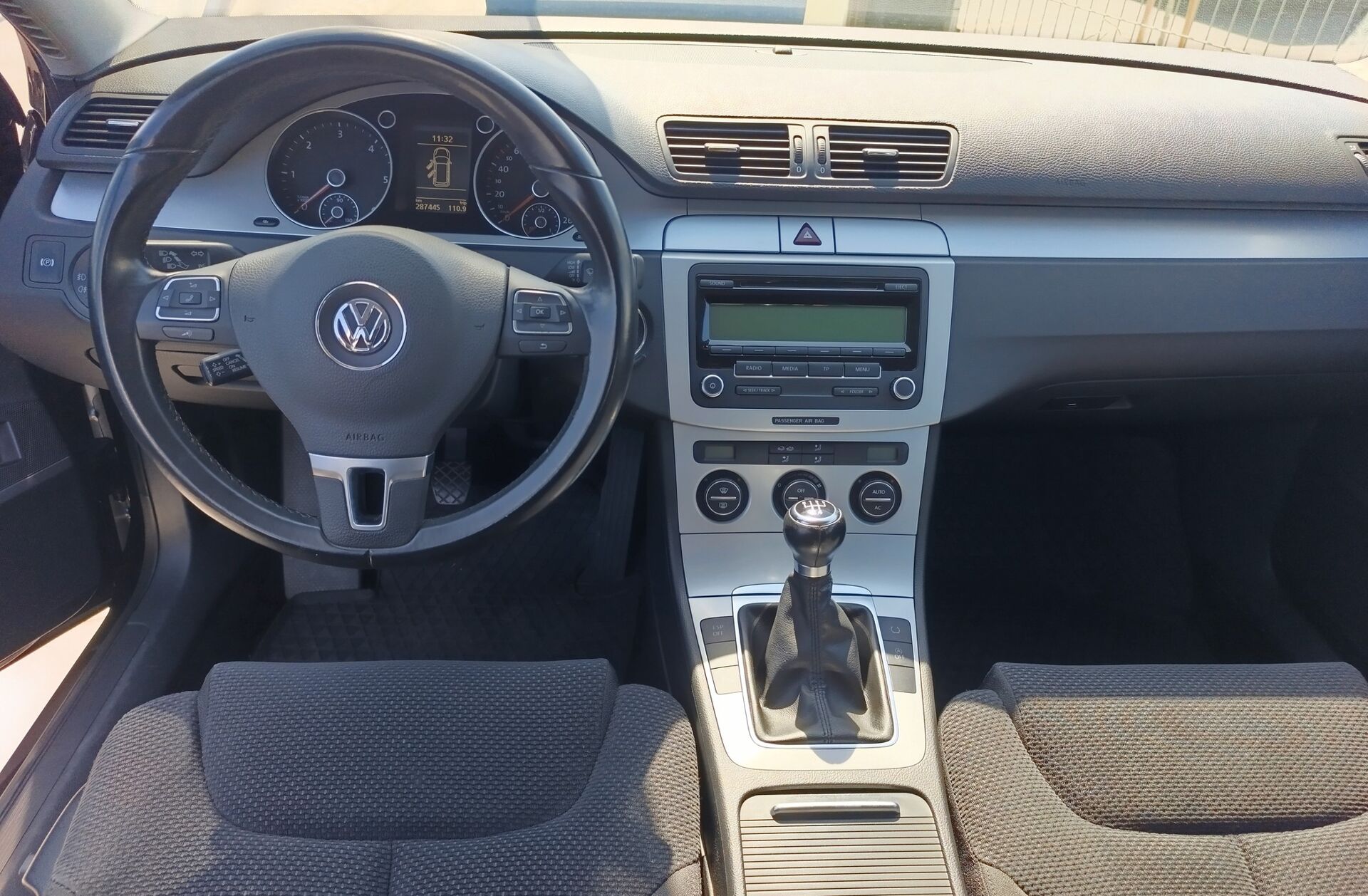 VOLKSWAGEN Passat 1.6 TDi Confortline BM
