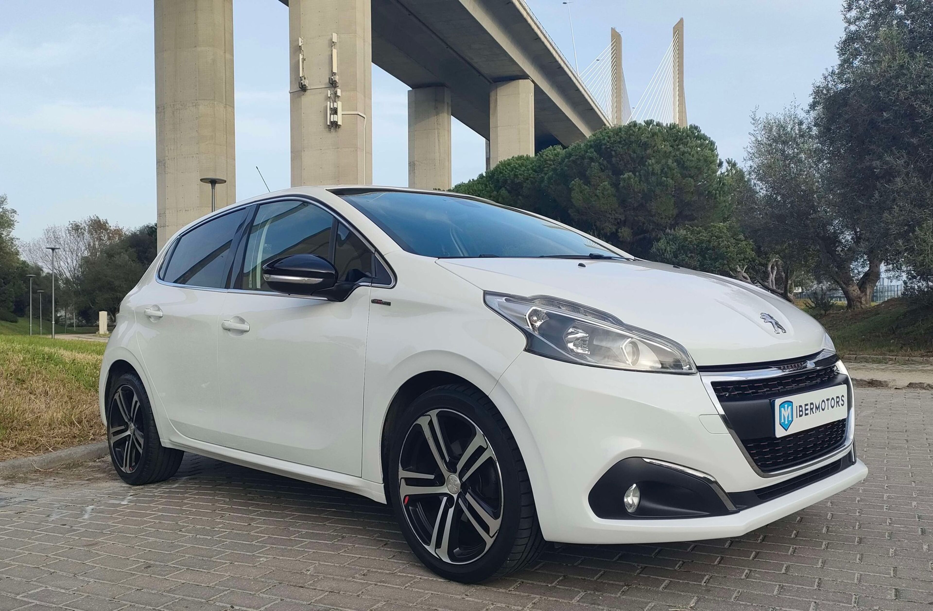 PEUGEOT 208 1.2 PureTech GT Line
