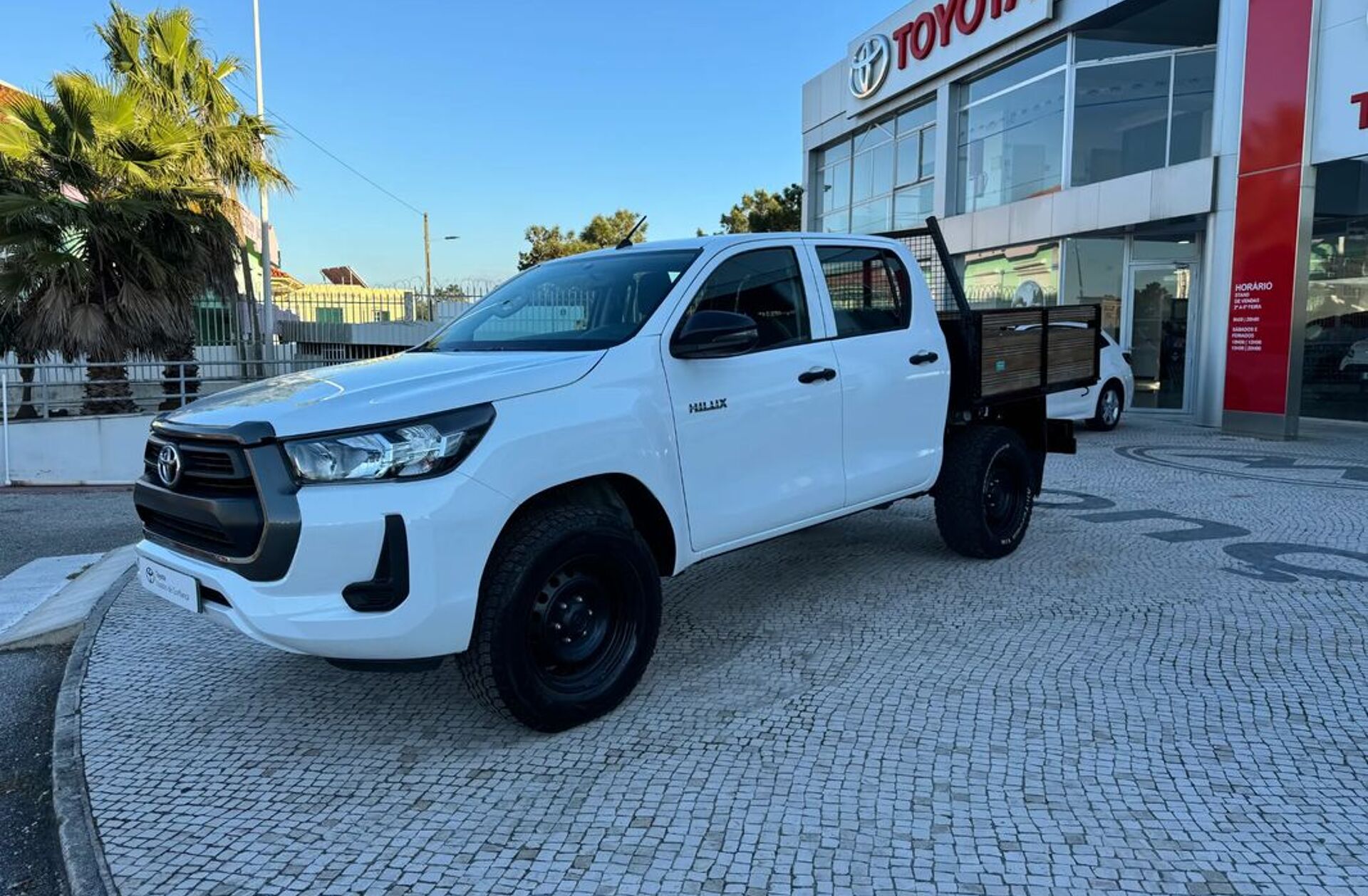 TOYOTA Hilux 2.4 D-4D 4WD CD CH