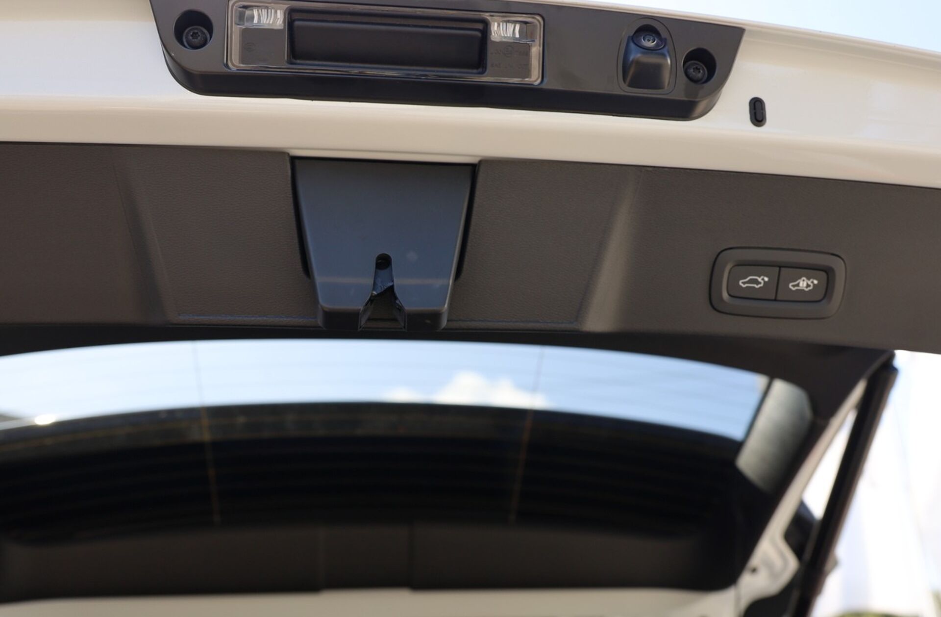 VOLVO XC40 2.0 B3 Plus Dark