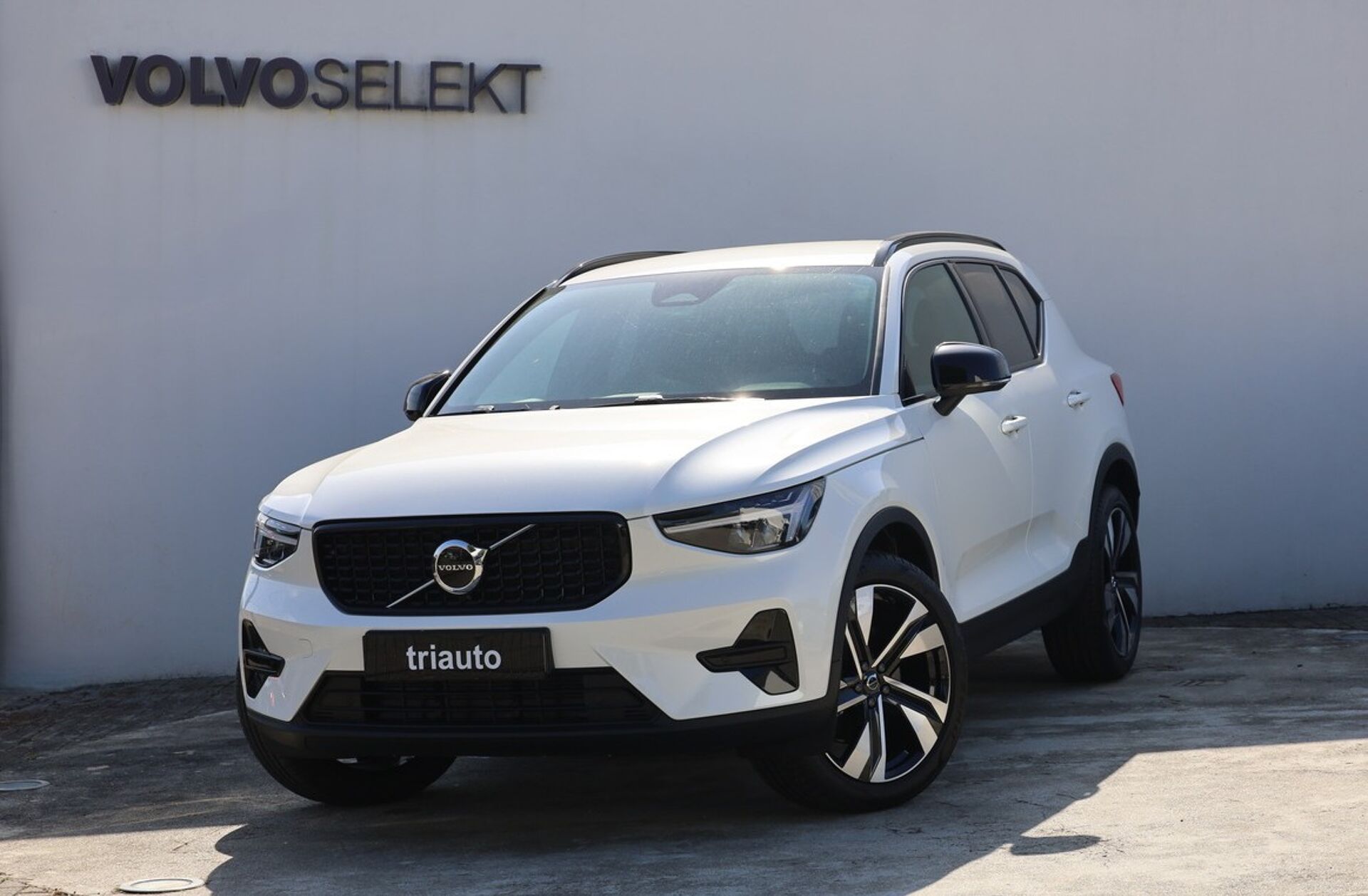 VOLVO XC40 2.0 B3 Plus Dark