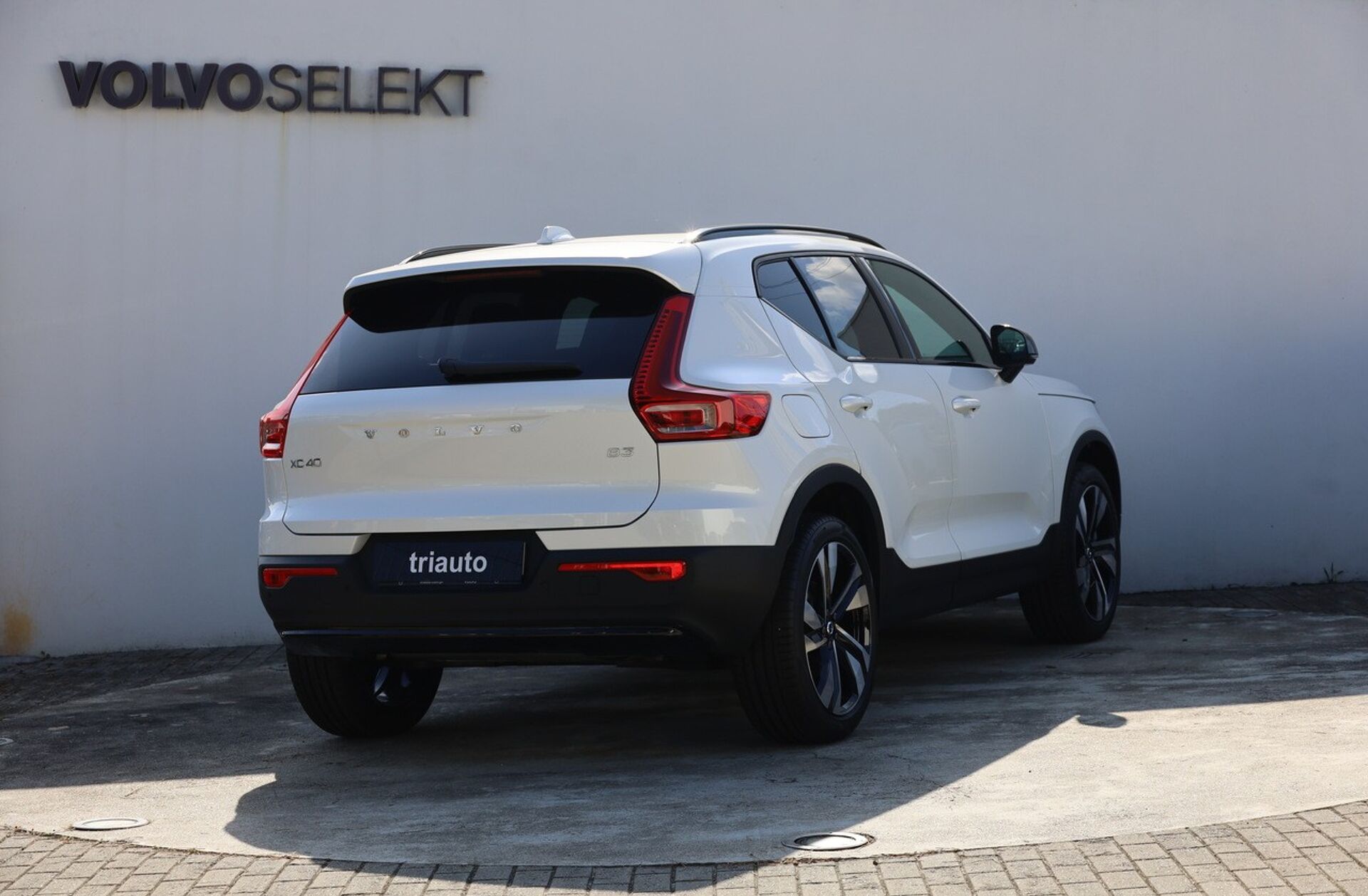 VOLVO XC40 2.0 B3 Plus Dark