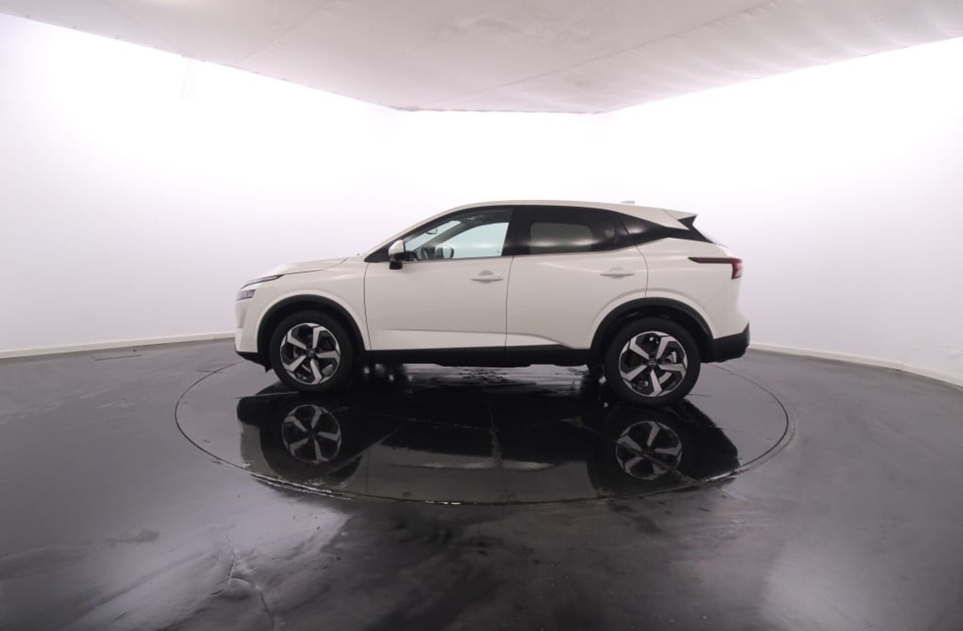 NISSAN Qashqai 1.3 DIG-T N-Connecta LED Xtronic