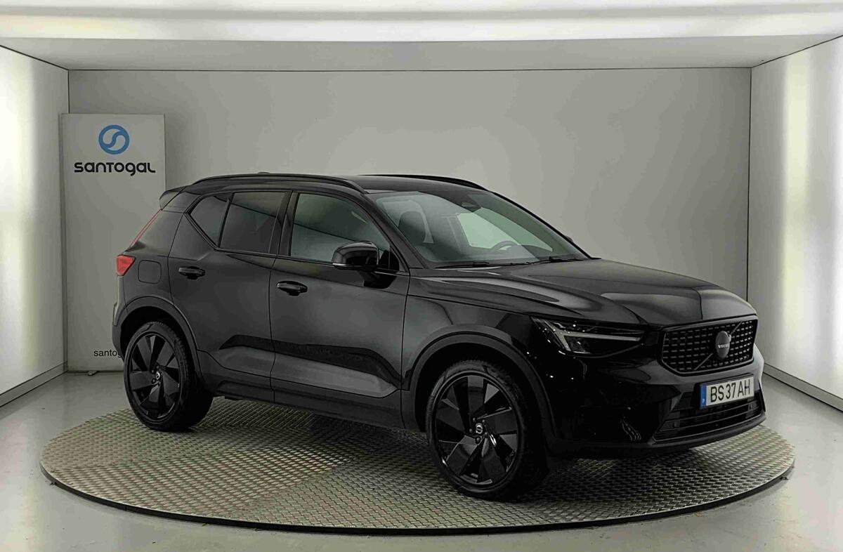 VOLVO XC40 2.0 B3 Black Edition