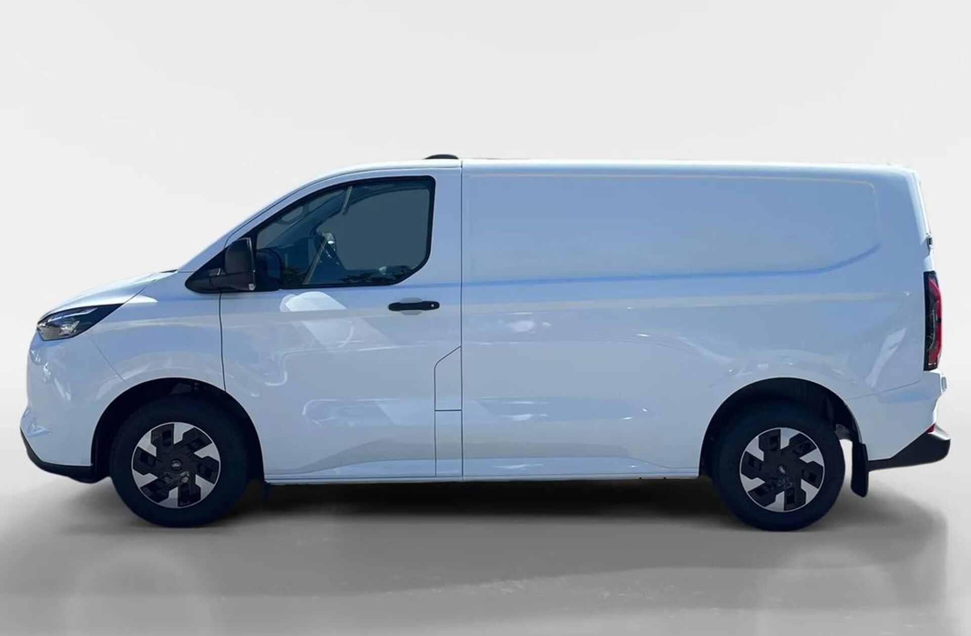 FORD Transit E-Tourneo Custom BEV 83 kWh Titanium