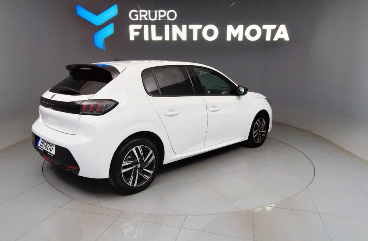 PEUGEOT 208 1.2 PureTech Allure Pack EAT8