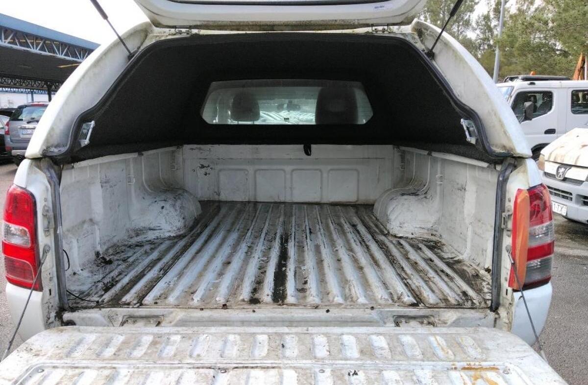 MITSUBISHI L 200 2.4 DI-D CD Invite 4WD