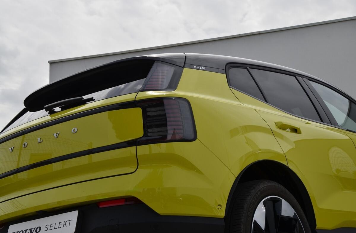 VOLVO EX30 69 kWh Single Motor Extended Range Ultra