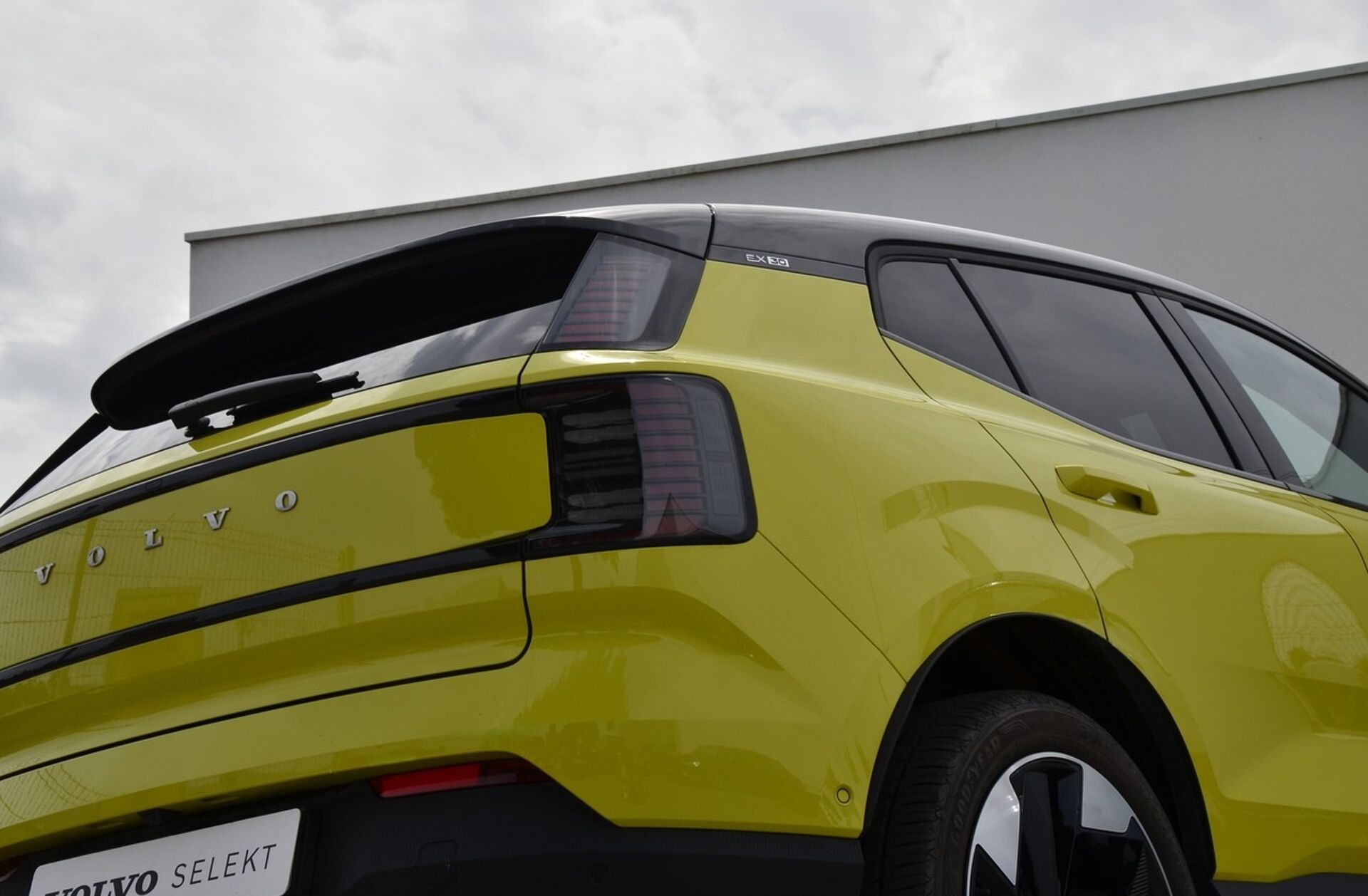 VOLVO EX30 69 kWh Single Motor Extended Range Ultra