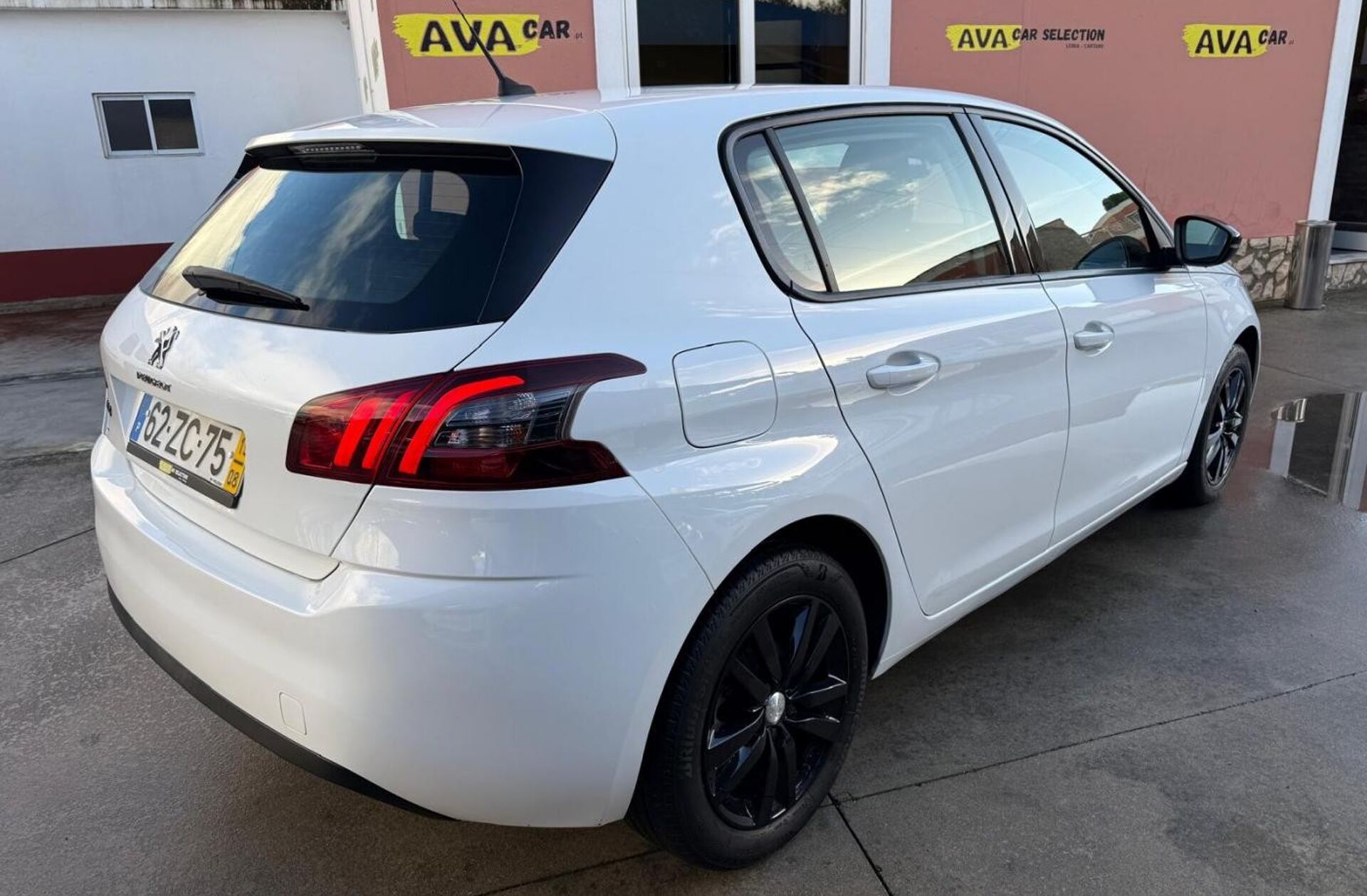 PEUGEOT 308 1.5 BlueHDi Business Line