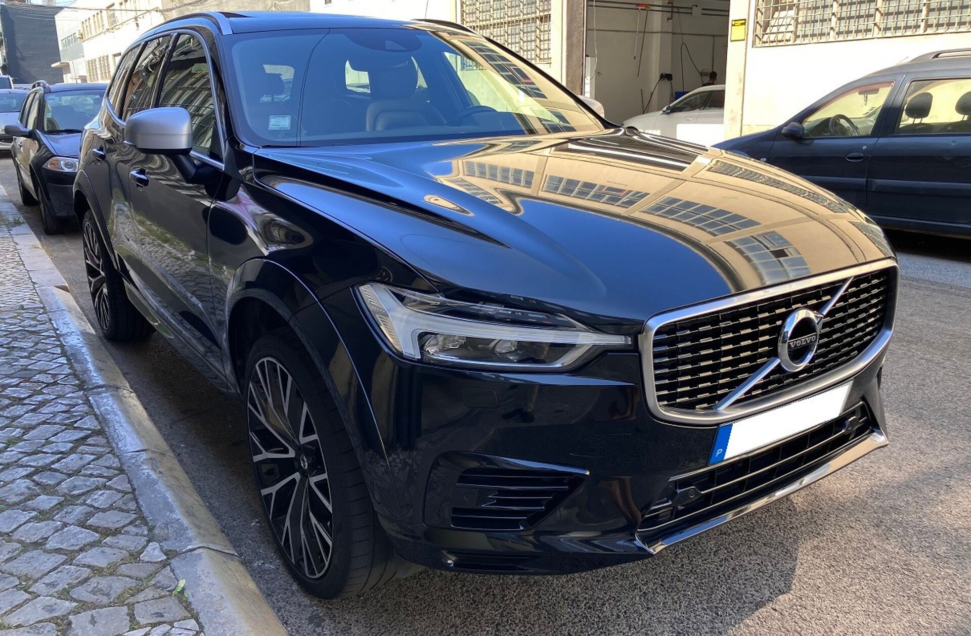 VOLVO XC60 2.0 T8 PHEV R-Design AWD