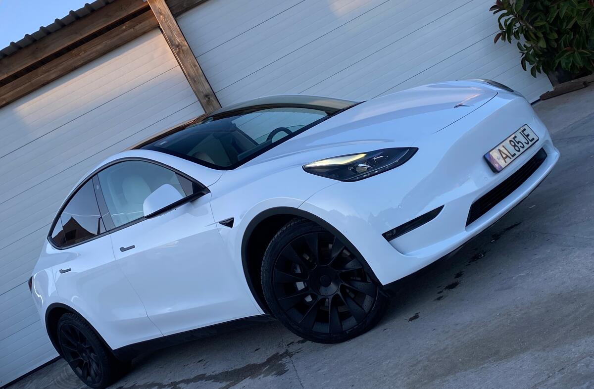 TESLA Model Y Long Range Tração Integral