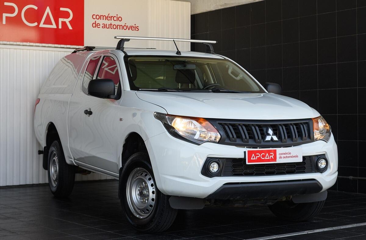 MITSUBISHI L 200 2.4 DI-D CD Invite 4WD