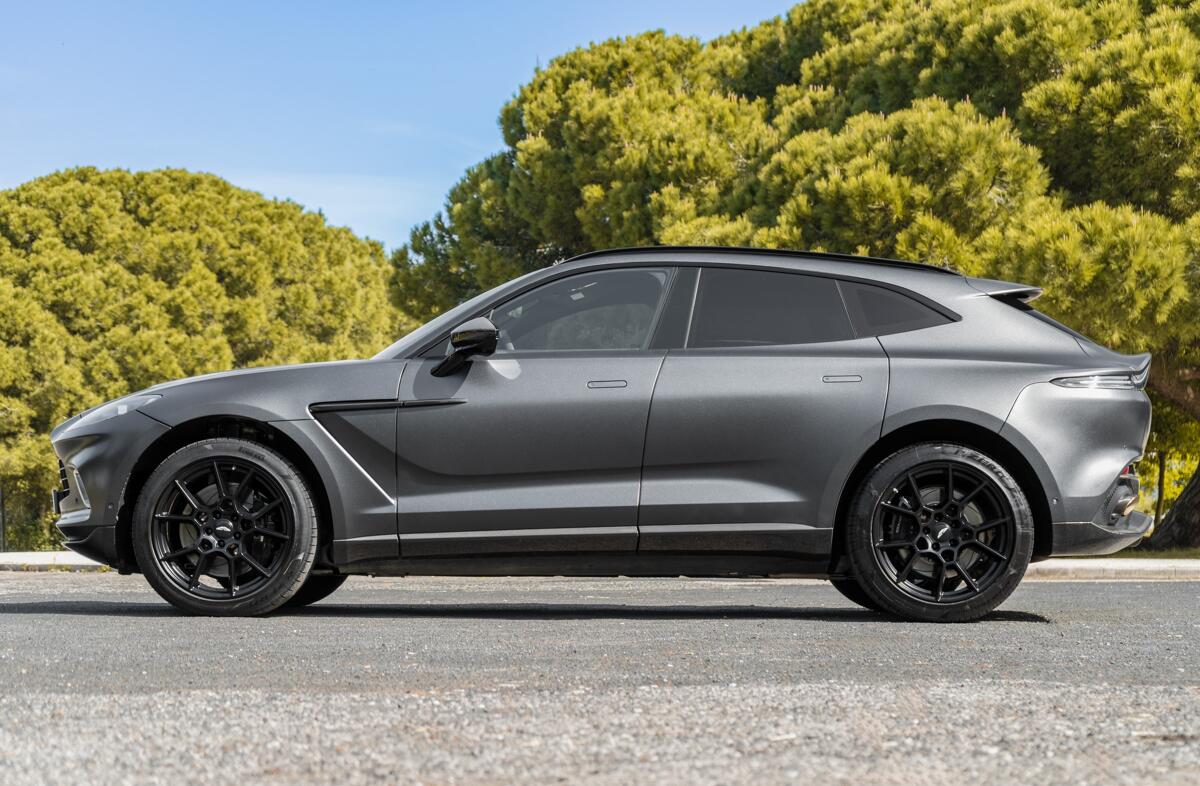 ASTON MARTIN DBX DBX