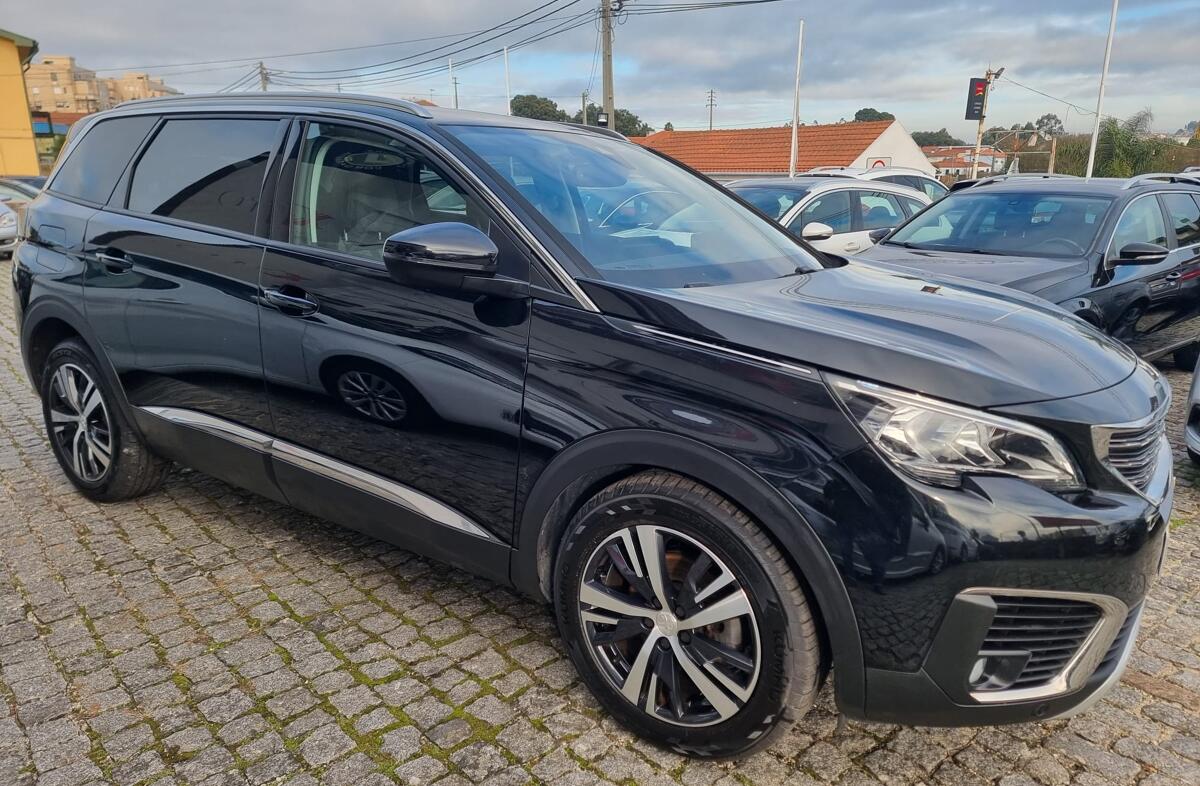 PEUGEOT 5008 1.5 BlueHDi Allure