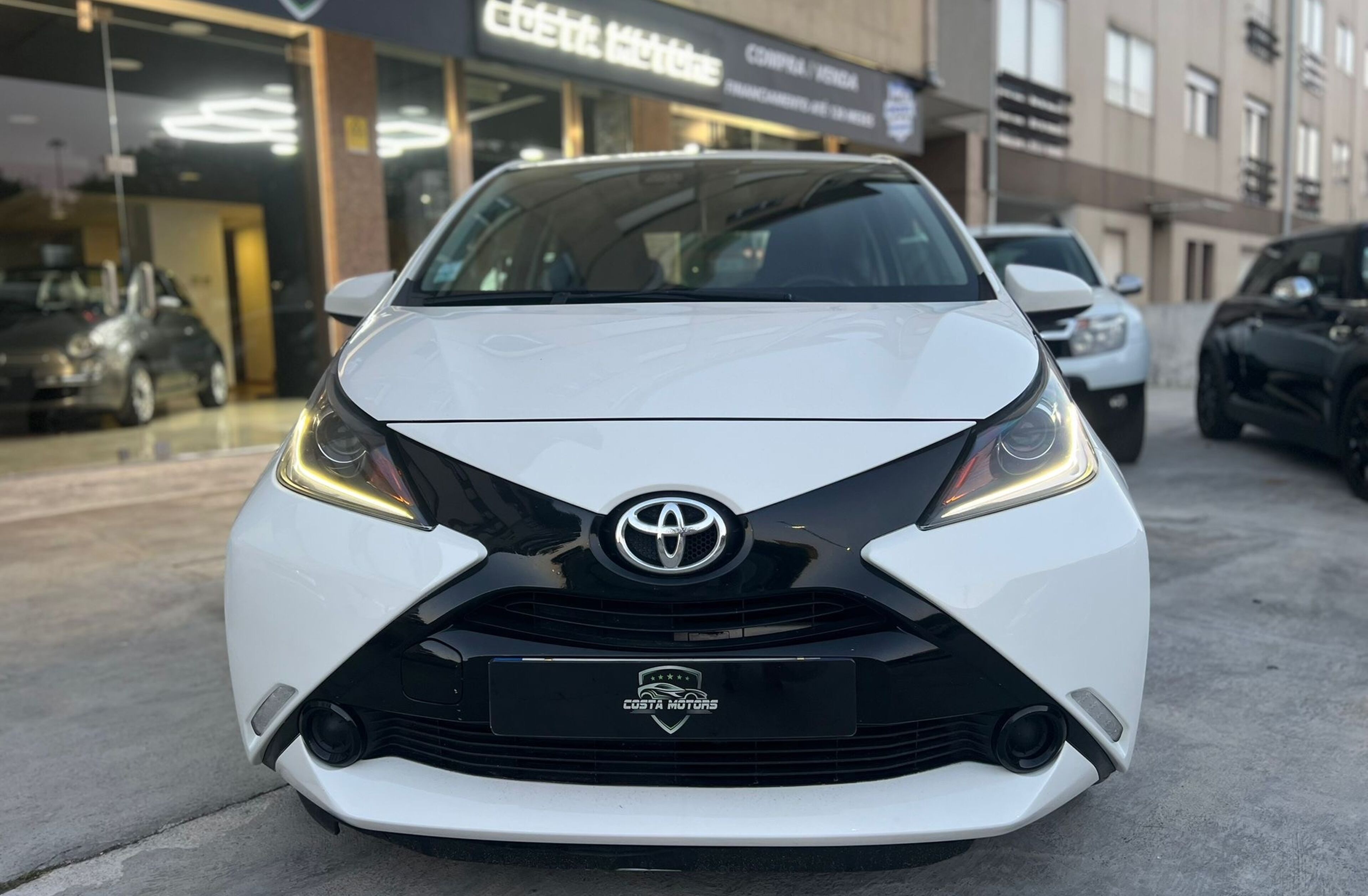 TOYOTA Aygo 1.0 X-Play Plus MM