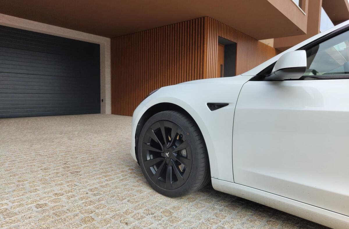 TESLA Model 3 Standard Range Plus RWD