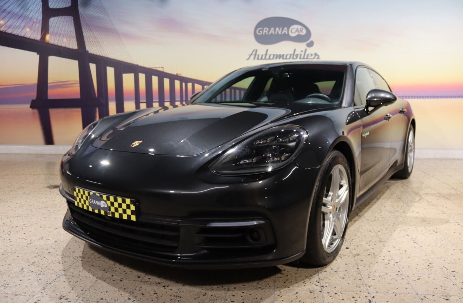 PORSCHE Panamera 4 E-Hybrid