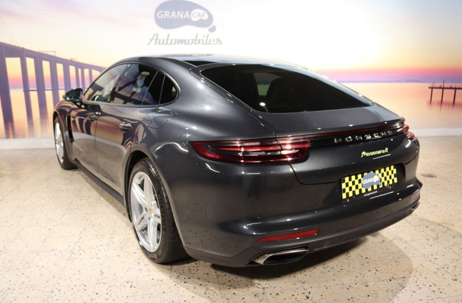 PORSCHE Panamera 4 E-Hybrid