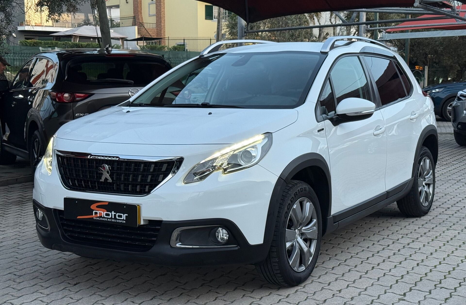 PEUGEOT 2008 1.2 PureTech Signature