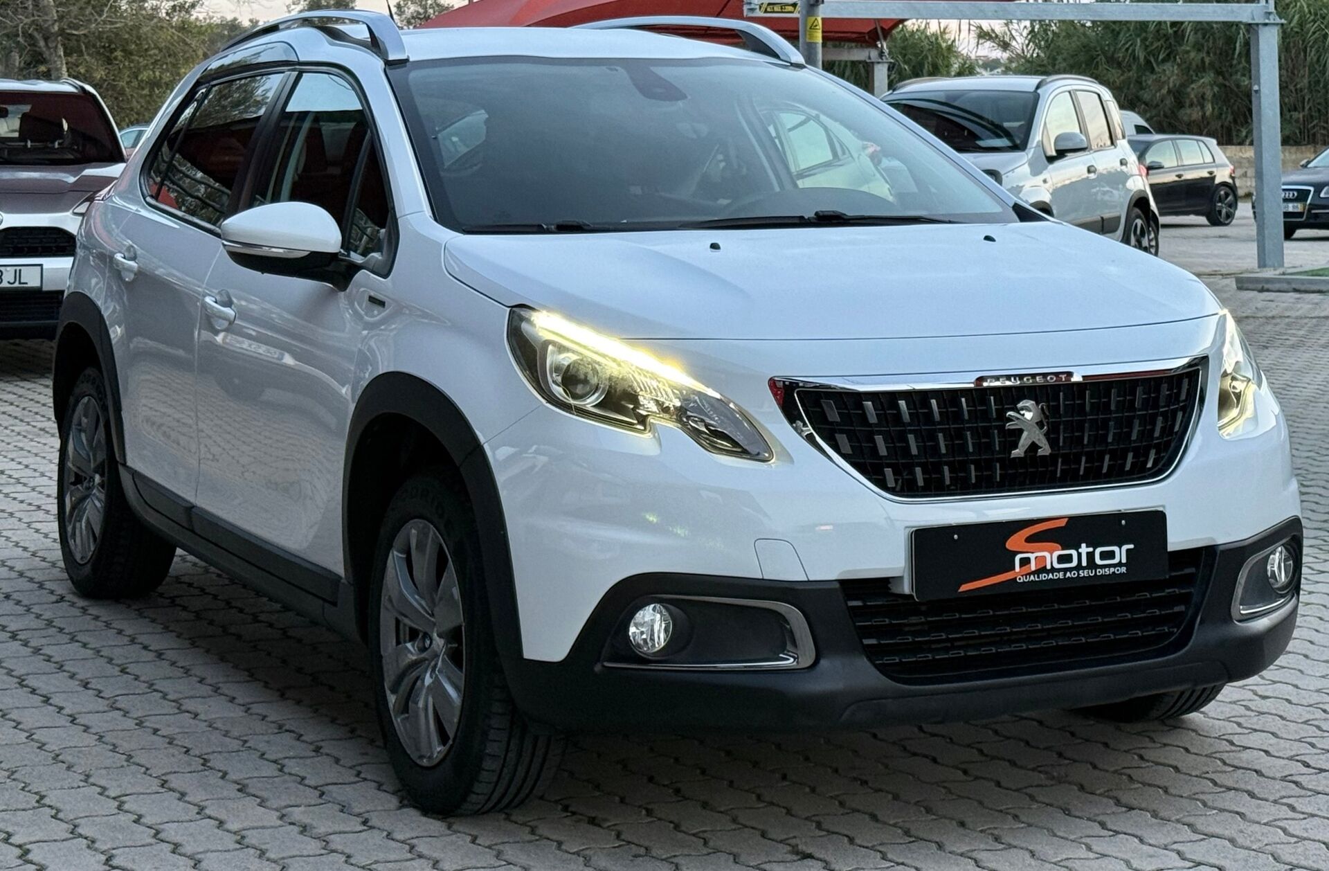 PEUGEOT 2008 1.2 PureTech Signature
