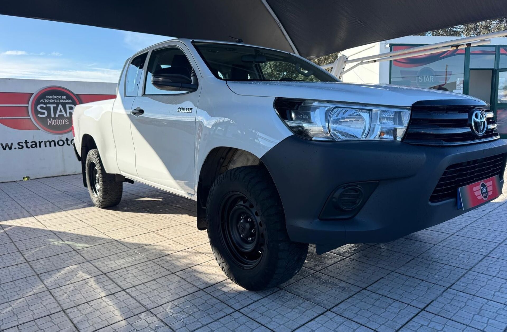 TOYOTA Hilux 2.4 D-4D 4WD CD CM 3L