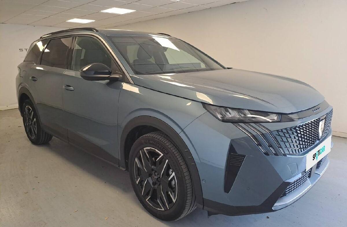 PEUGEOT 5008 1.2 Hybrid Allure e-DCS6