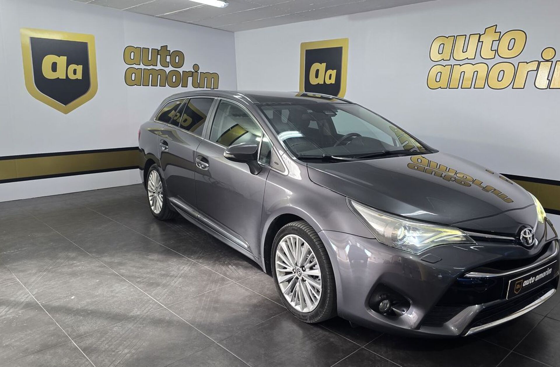 TOYOTA Avensis SD 2.0 D-4D Luxury+GPS
