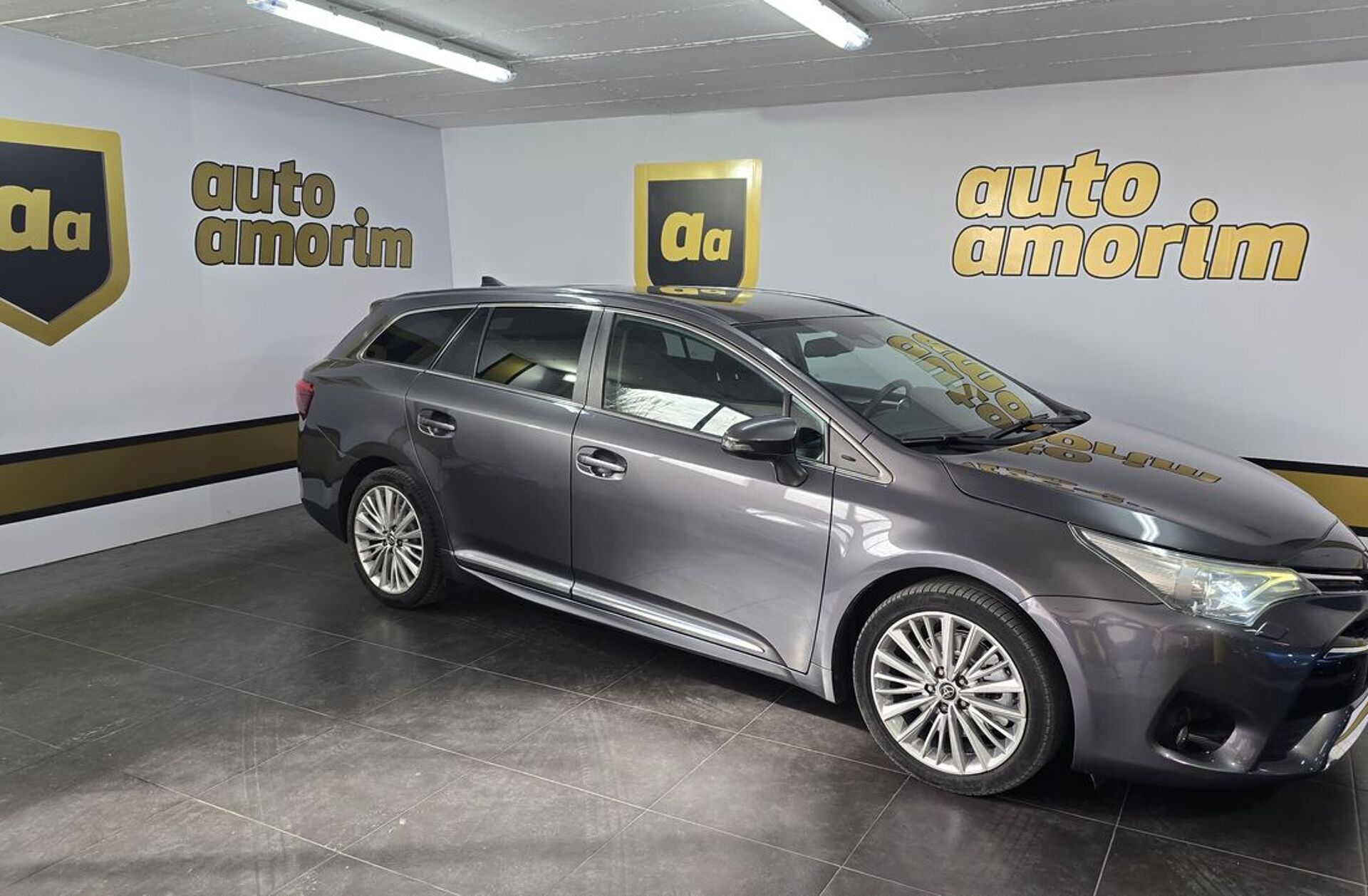 TOYOTA Avensis SD 2.0 D-4D Luxury+GPS