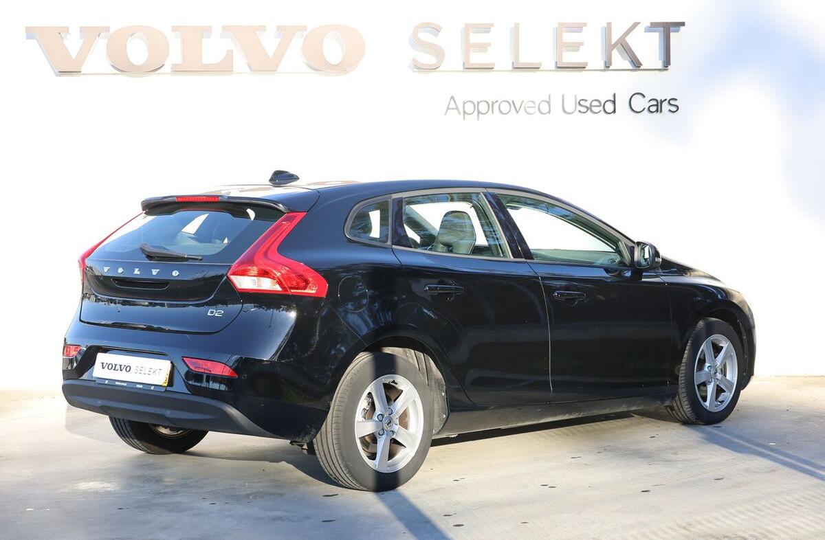VOLVO V40 2.0 D2 Momentum