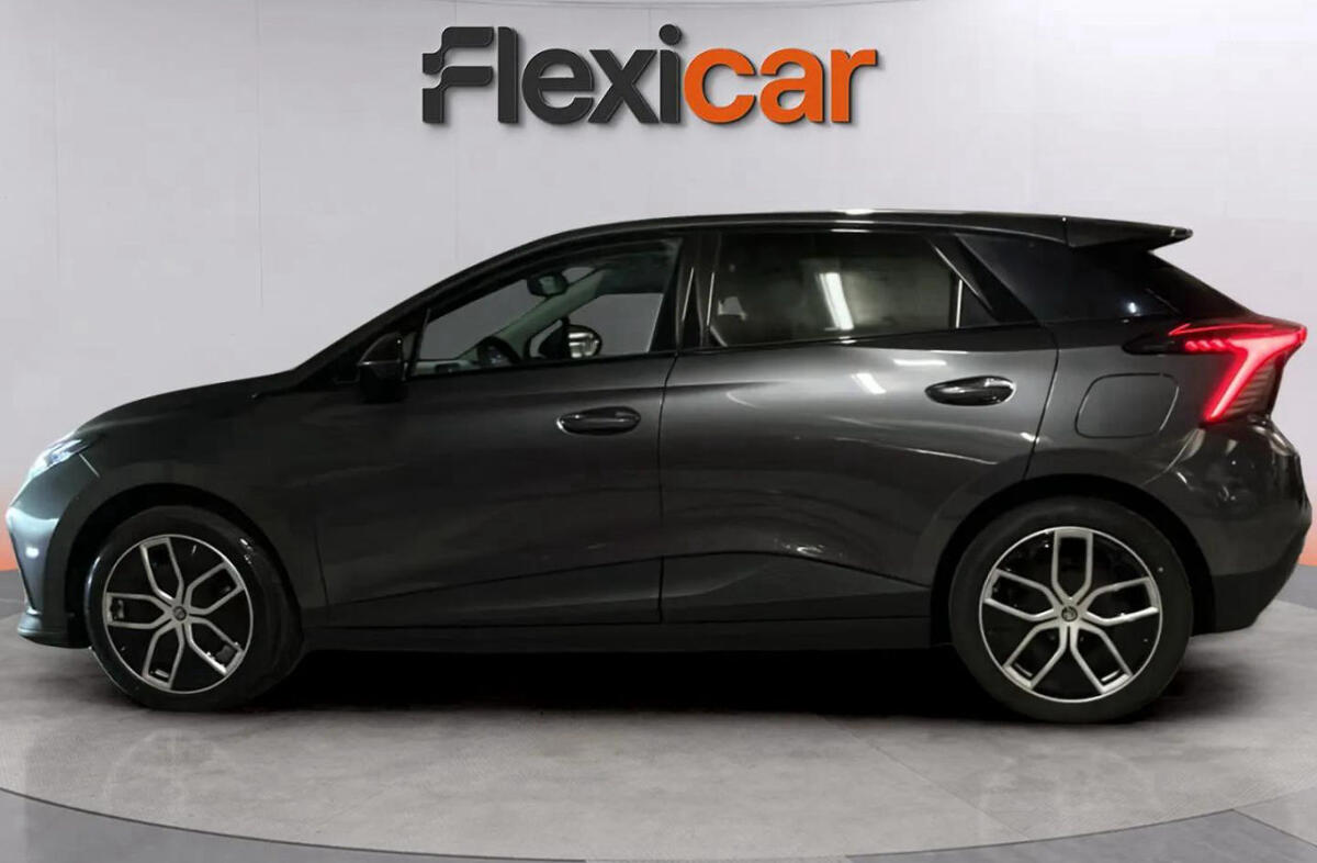 MG MG4 64 kWh Luxury