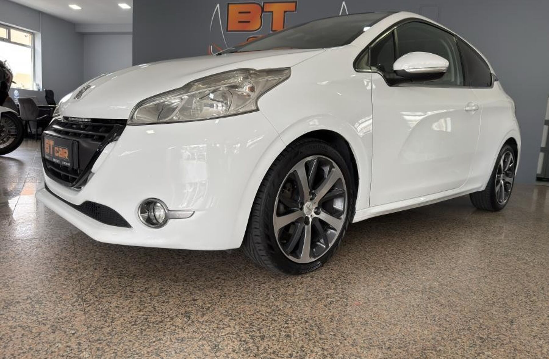 PEUGEOT 208 1.6 THP Allure