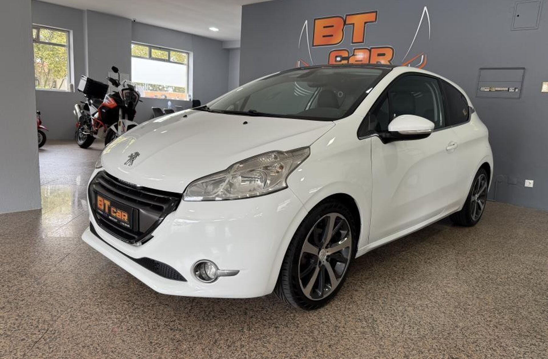 PEUGEOT 208 1.6 THP Allure