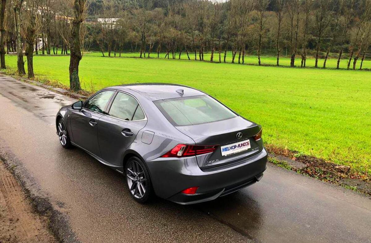 LEXUS IS 300h F Sport