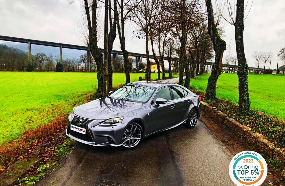 LEXUS IS 300h F Sport