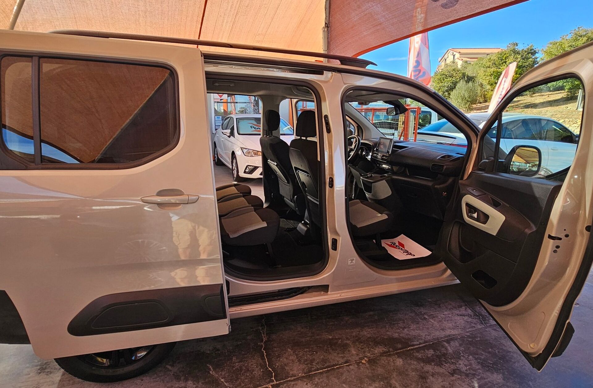 CITROEN Berlingo 1.2 PureTech M Shine Pack EAT8