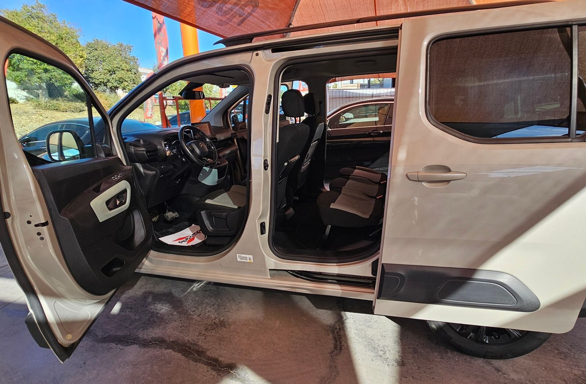 CITROEN Berlingo 1.2 PureTech M Shine Pack EAT8