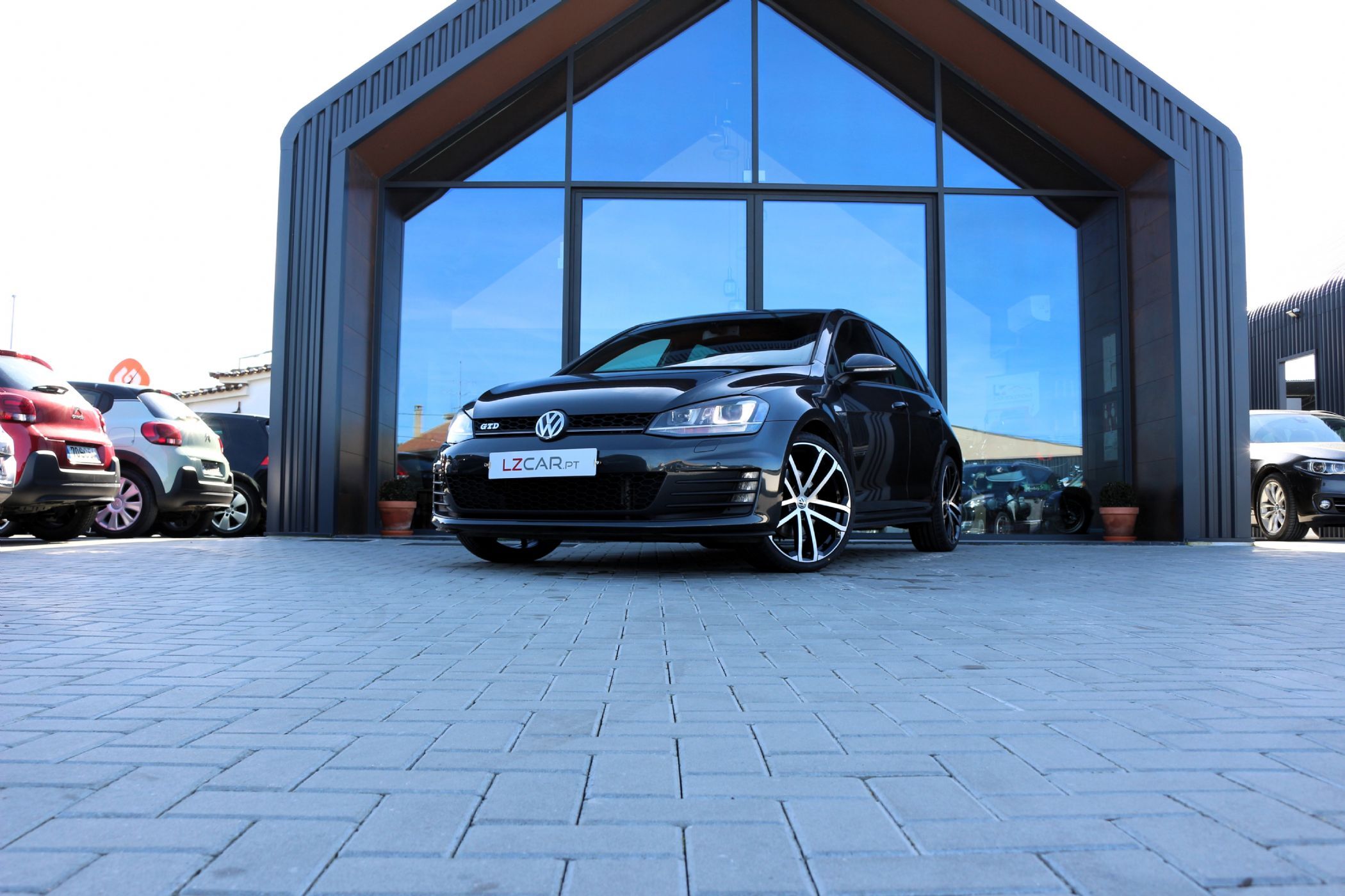 Volkswagen Golf 1.2 TSi Confortline por 21 450 € LZCARSOLUTIONS | Santarém