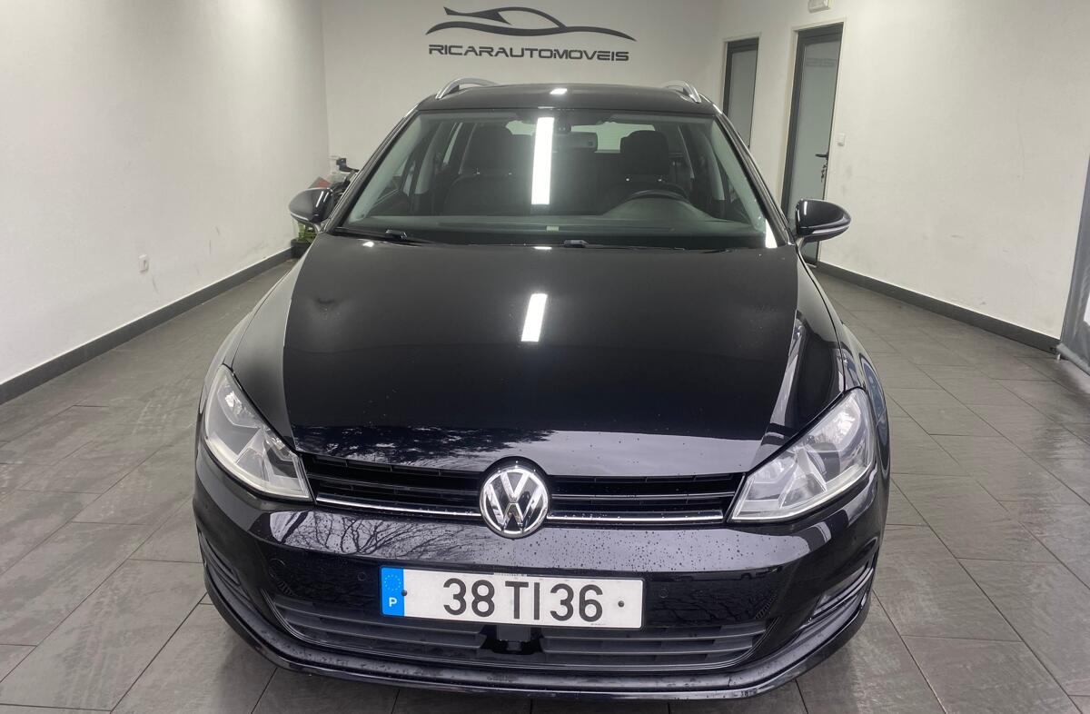 VOLKSWAGEN Golf 1.6 TDi Confortline DSG