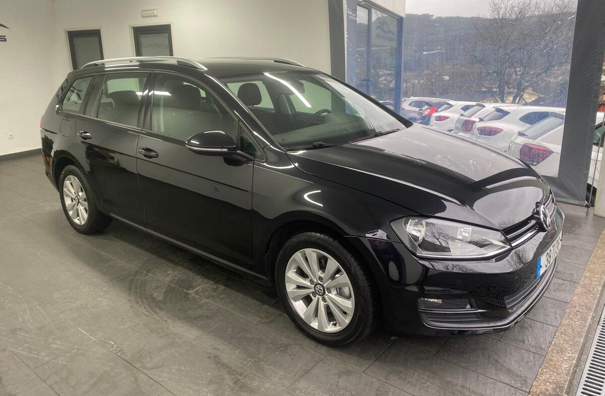VOLKSWAGEN Golf 1.6 TDi Confortline DSG