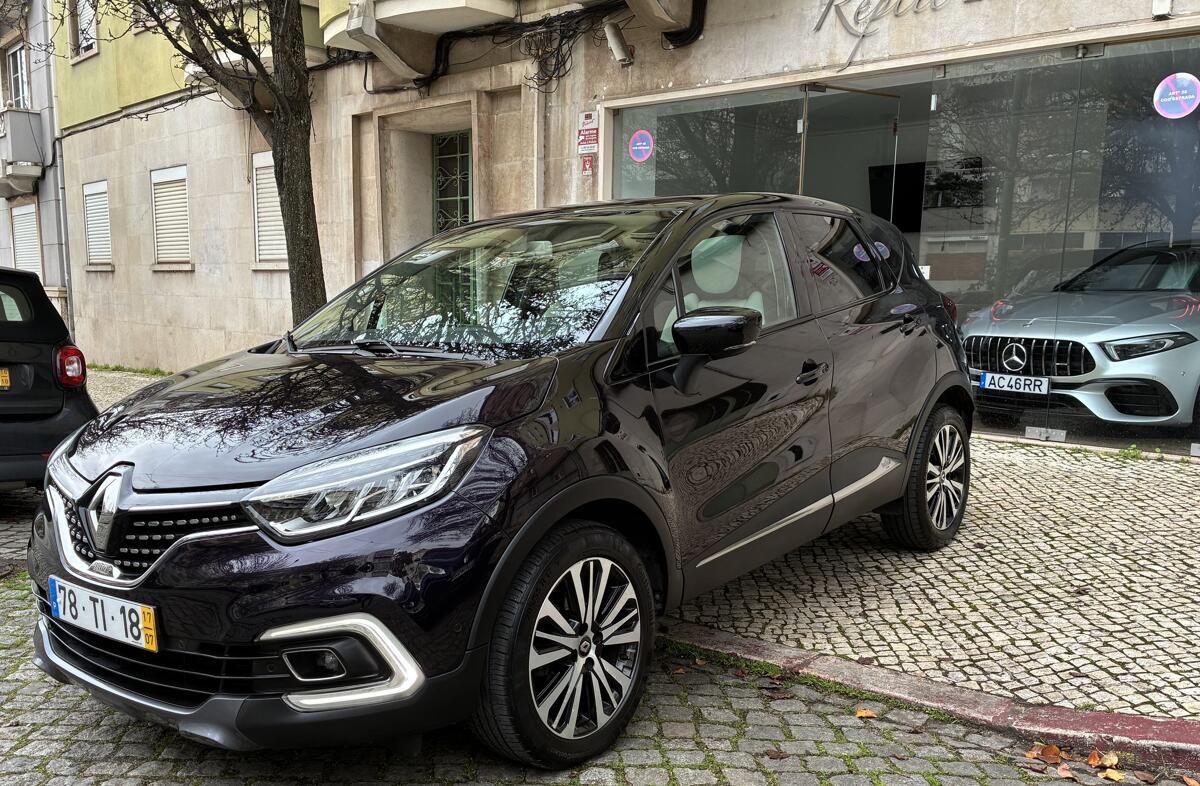 RENAULT Captur 1.2 TCe Initiale Paris
