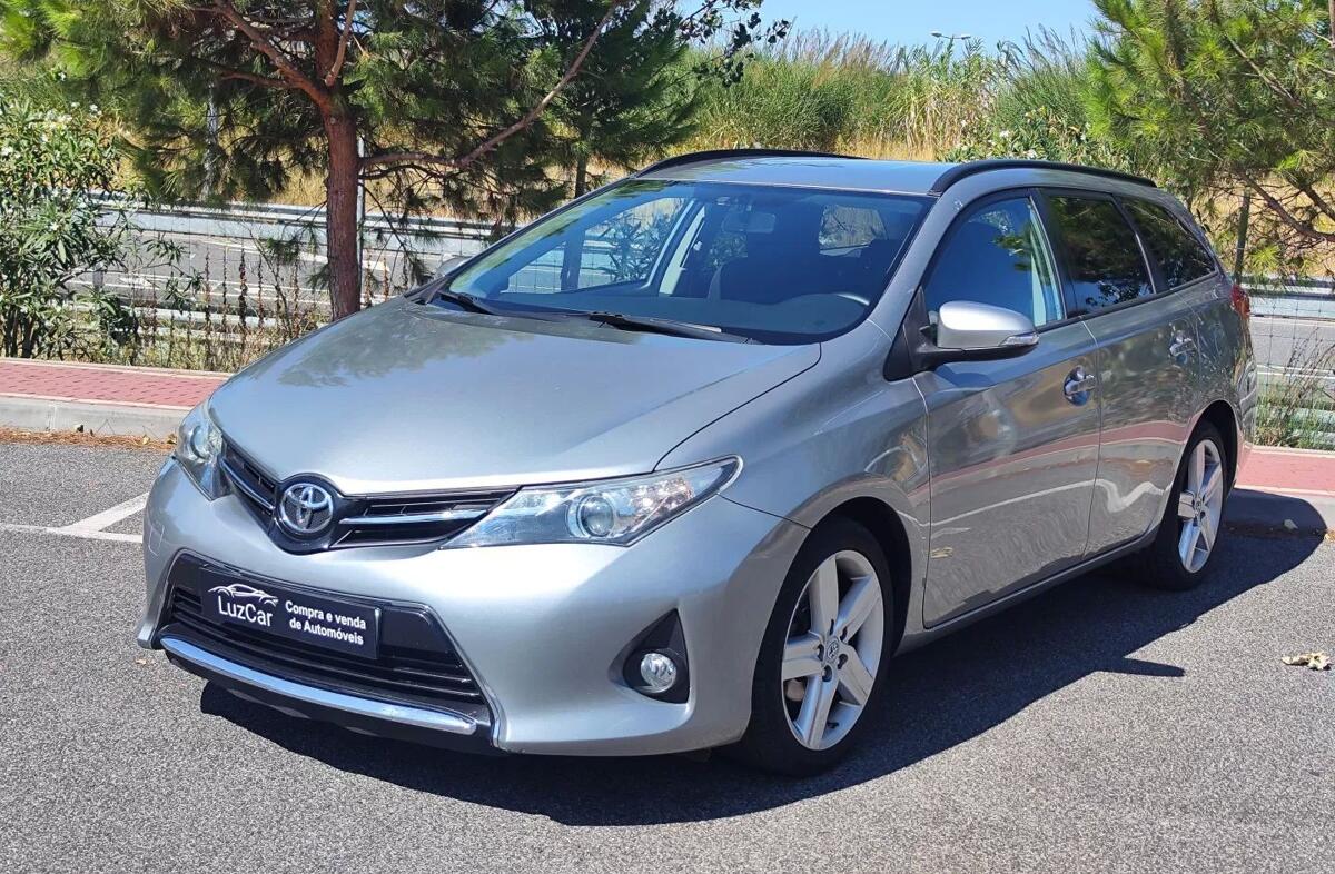 TOYOTA Auris 1.4 D-4D Comfort+Pack Sport