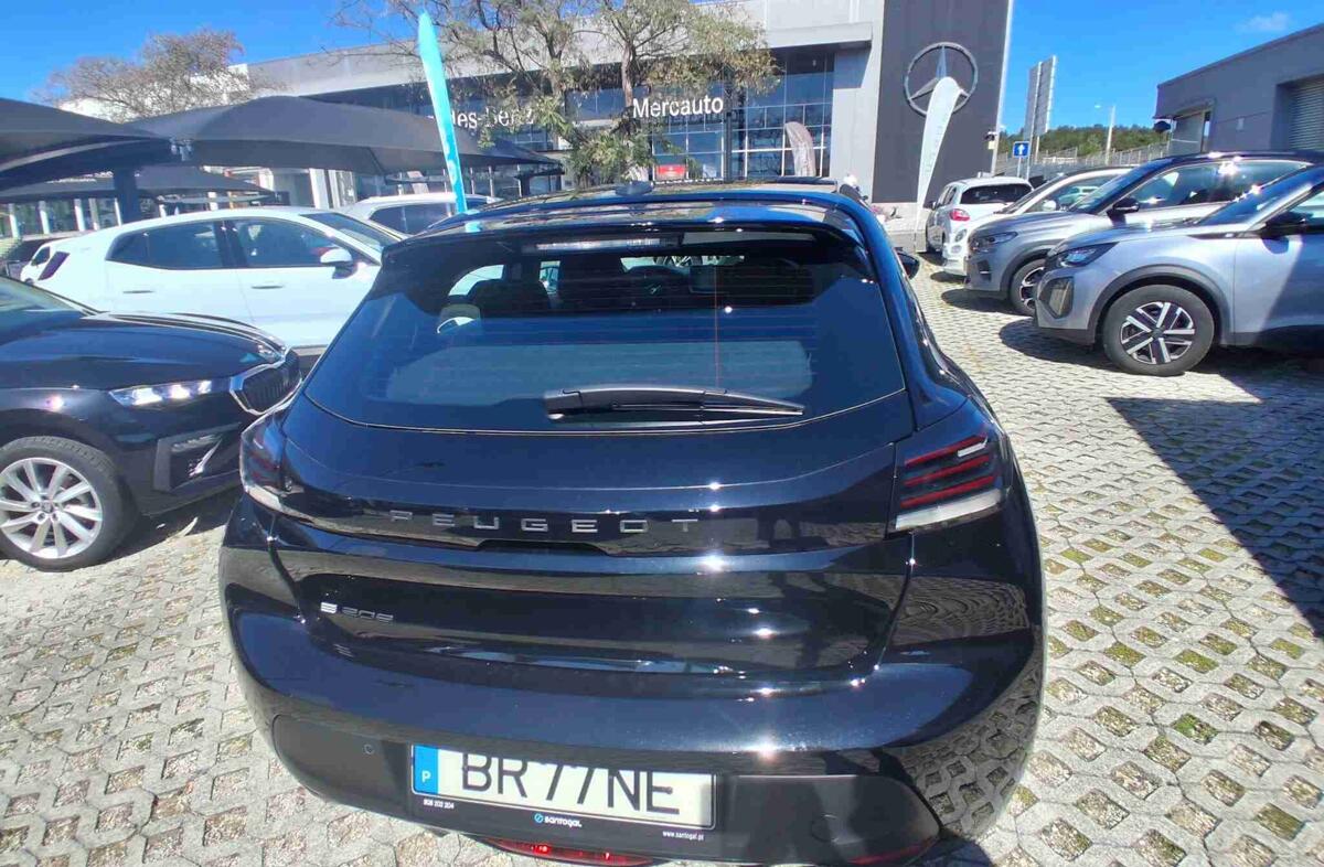 PEUGEOT 208 e- 51 kWh GT