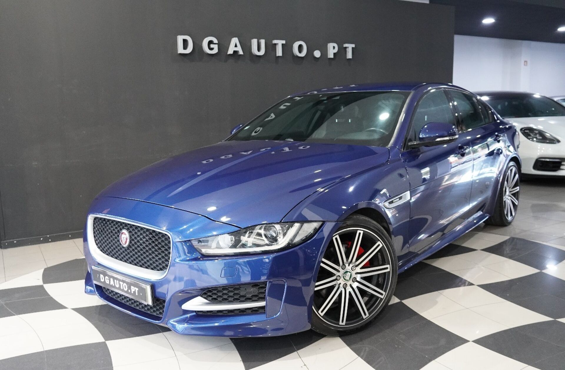 JAGUAR XE 2.0 D R-Sport Aut.