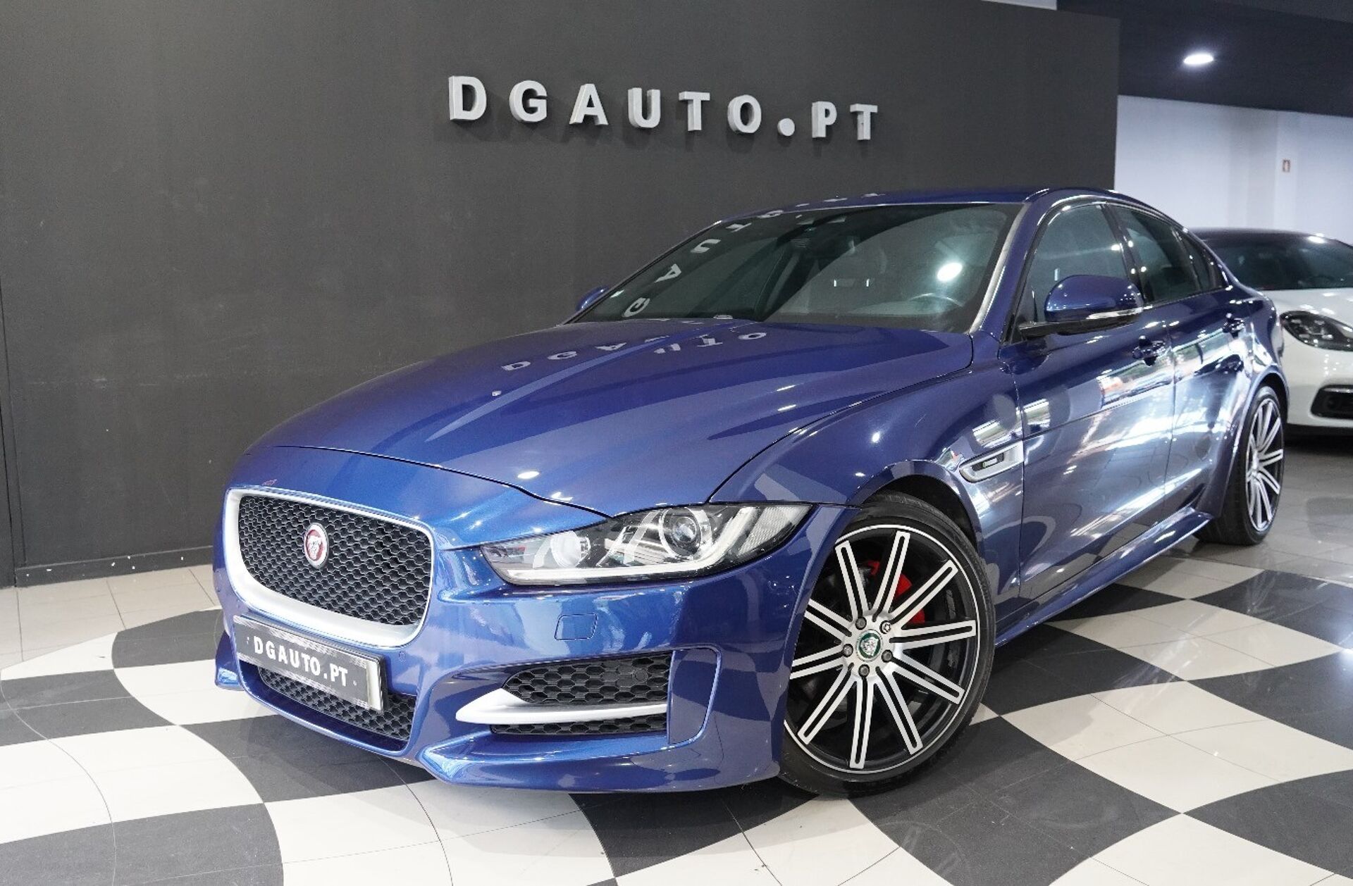 JAGUAR XE 2.0 D R-Sport Aut.
