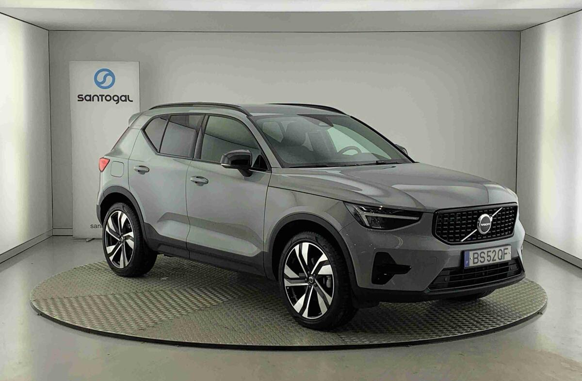 VOLVO XC40 2.0 B3 Plus Dark